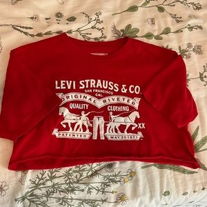 Cropped Levi’s Tee